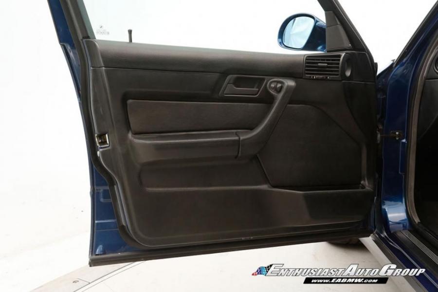 Детали интерьера BMW M5 Touring (Avus Blue) (WBSHJ91070BL01767) (E34) 1994 года  (фото 93 из 100)